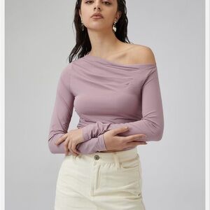 Women Elegant Off-Shoulder Top size S
